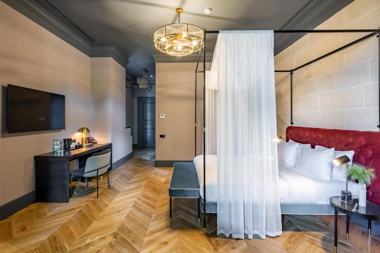 Lion'S Castle Hotel Lviv Exterior photo