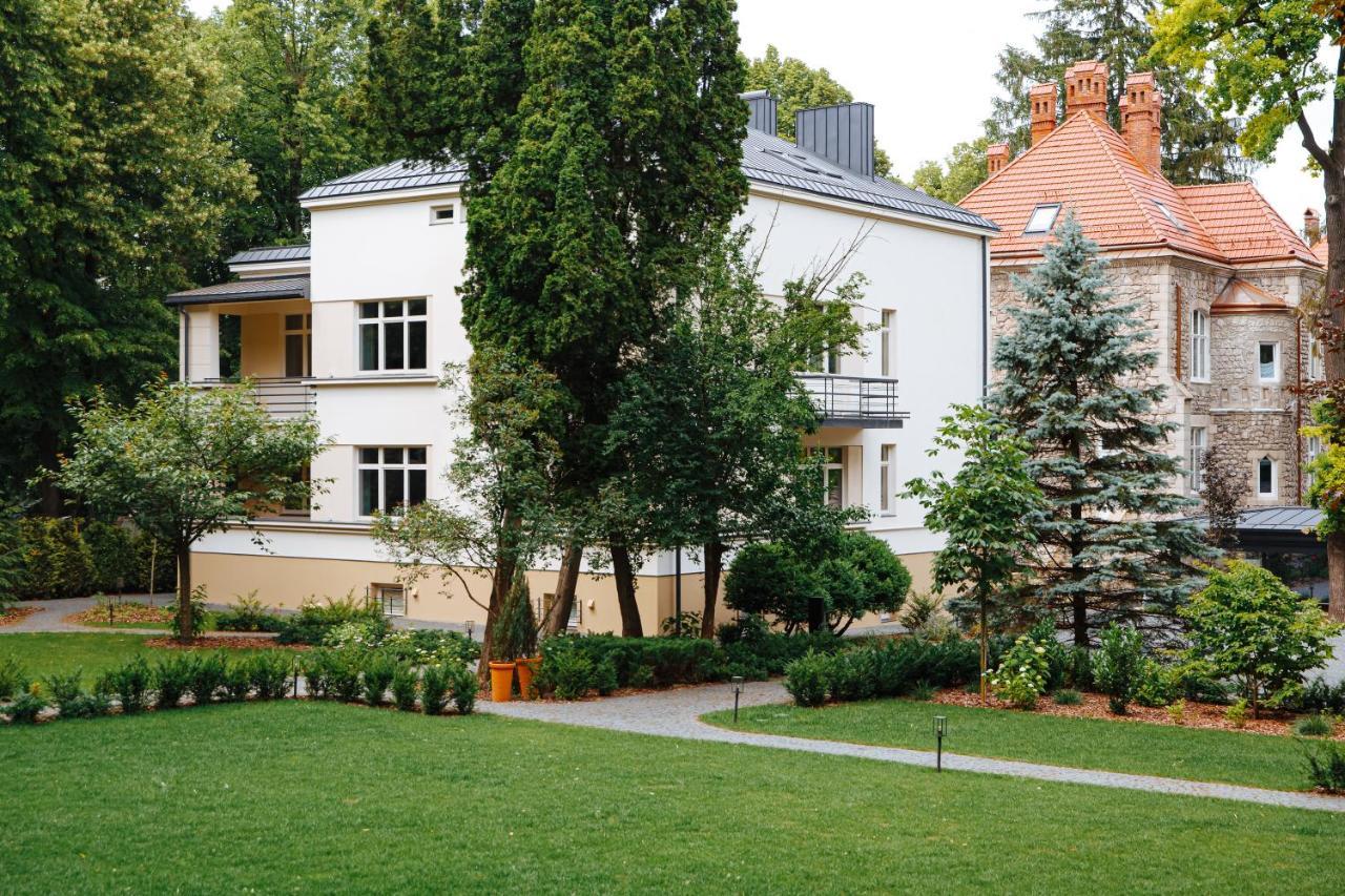 Lion'S Castle Hotel Lviv Exterior photo
