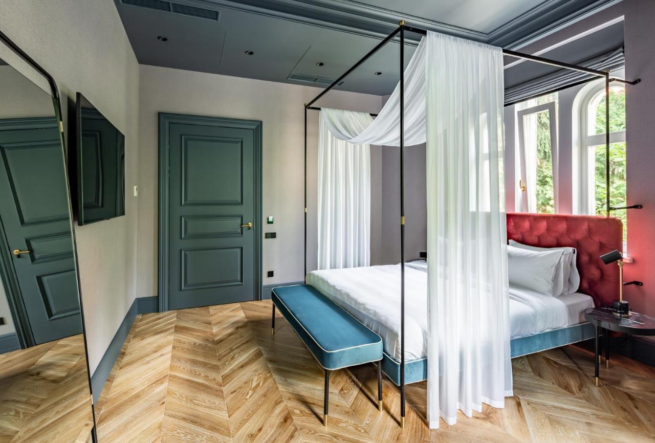 Lion'S Castle Hotel Lviv Exterior photo