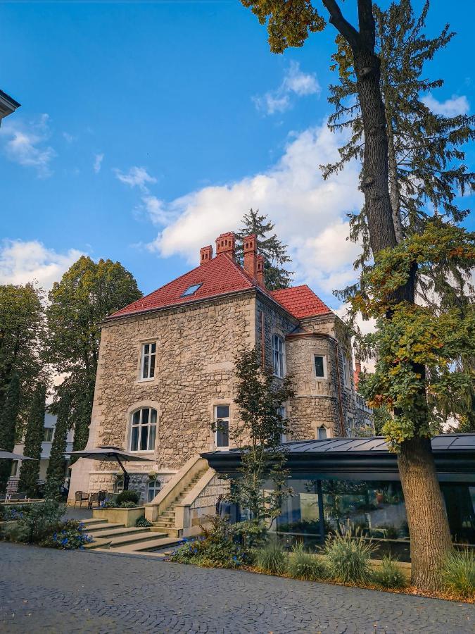 Lion'S Castle Hotel Lviv Exterior photo