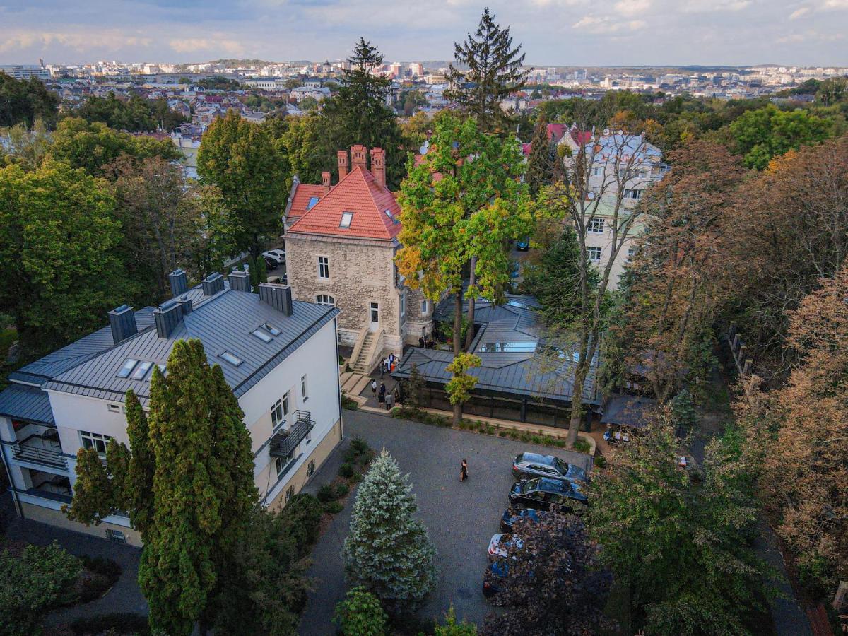 Lion'S Castle Hotel Lviv Exterior photo