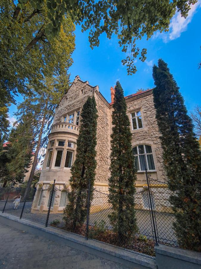 Lion'S Castle Hotel Lviv Exterior photo