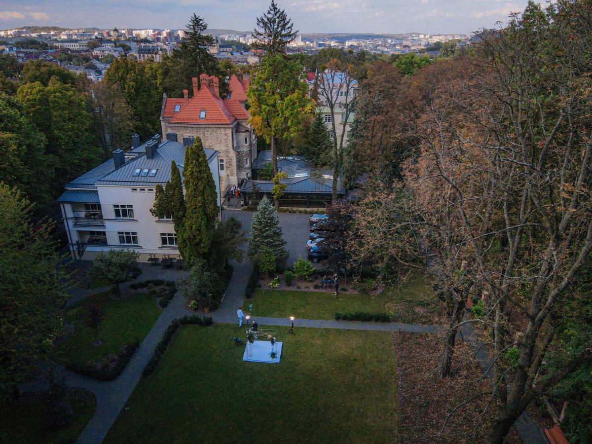 Lion'S Castle Hotel Lviv Exterior photo