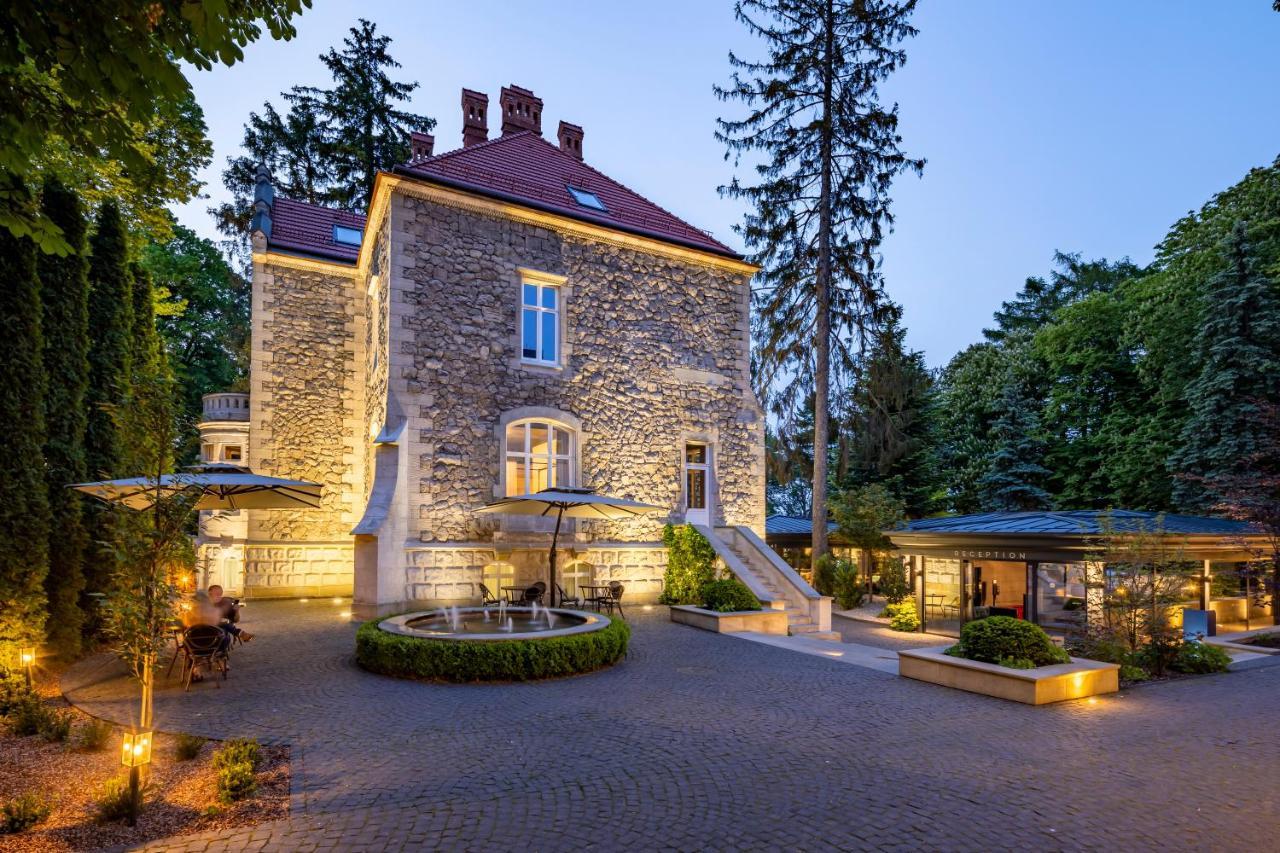 Lion'S Castle Hotel Lviv Exterior photo