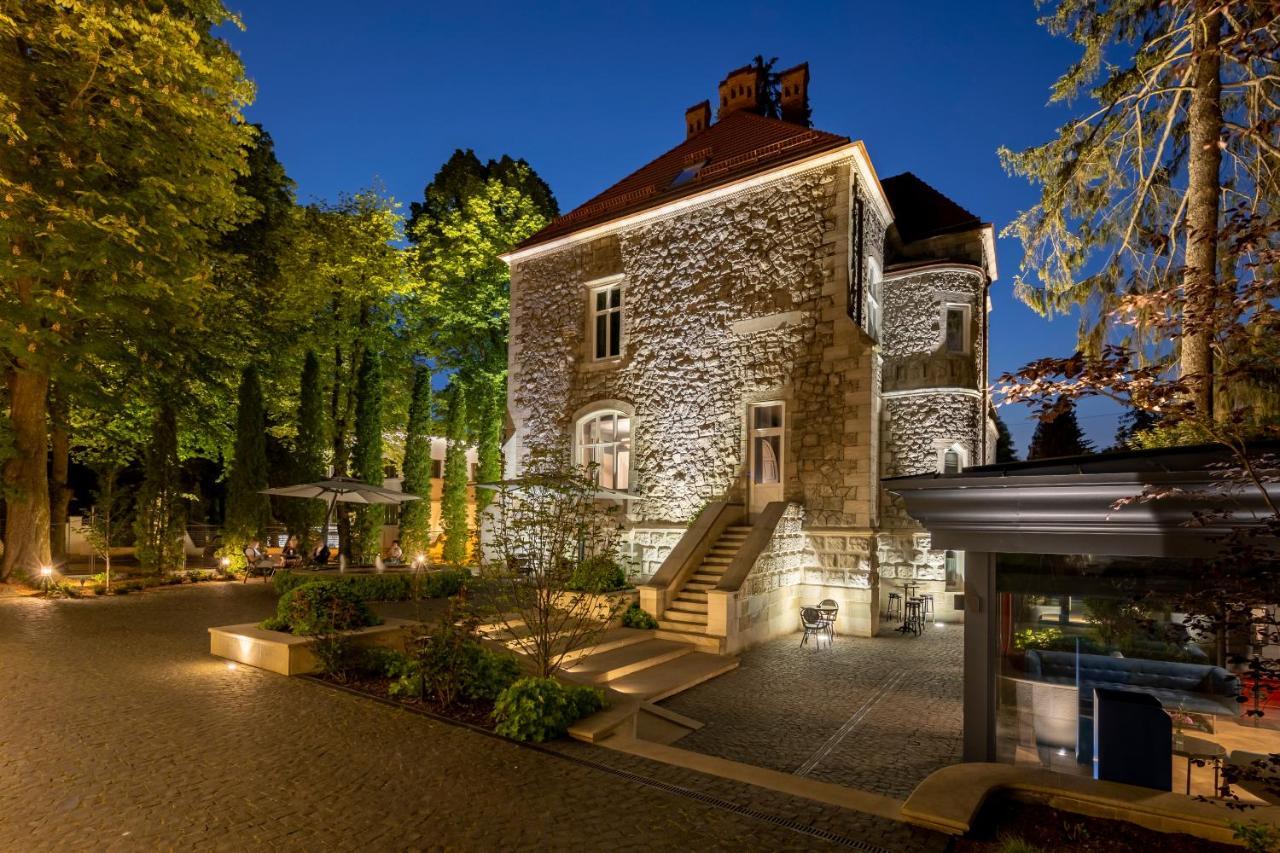 Lion'S Castle Hotel Lviv Exterior photo