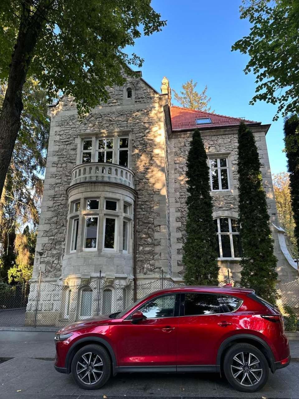 Lion'S Castle Hotel Lviv Exterior photo